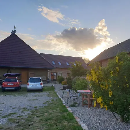 Bed & Breakfast Dom Goscinny Ptaszarnia - Natura-Free Parking 2*