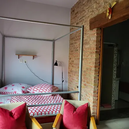 Bed and breakfast Ptaszarnia - Natura-free Parking 4*